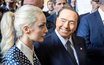 Milano - Milano - Silvio Berlusconi insieme a Marta Fascina vota per le elezioni politiche 2022 presso il suo seggio in via Ruffini (Milano - 2022-09-25, MARCO PASSARO) p.s. la foto e' utilizzabile nel rispetto del contesto in cui e' stata scattata, e senza intento diffamatorio del decoro delle persone rappresentate