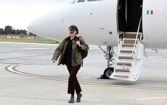 Cecilia Sala al suo arrivo all'aeroporto di Ciampino (Roma), 08 gennaio 2025.
/////
Cecilia Sala upon her arrival at Ciampino airport (Rome), Italy, 08 January 2025.
ANSA/UFFICIO STAMPA PALAZZO CHIGI/FILIPPO ATTILI
+++ ANSA PROVIDES ACCESS TO THIS HANDOUT PHOTO TO BE USED SOLELY TO ILLUSTRATE NEWS REPORTING OR COMMENTARY ON THE FACTS OR EVENTS DEPICTED IN THIS IMAGE; NO ARCHIVING; NO LICENSING +++ NPK +++