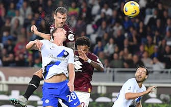 Torino's Pietro Pellegri and Inter's Bdenjamin Pavard in action during the italian Serie A soccer match Torino FC vs Inter FC at the Olimpico Grande Torino Stadium in Turin, Italy, 21 october 2023 ANSA/ALESSANDRO DI MARCO