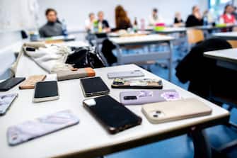 17 April 2023, Lower Saxony, Oldenburg: Numerous students' smartphones. Photo: Hauke-Christian Dittrich/dpa (Photo by Hauke-Christian Dittrich/picture alliance via Getty Images)