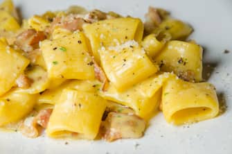 authentic traditional italian carbonara pasta with bacon and egg cream sauce