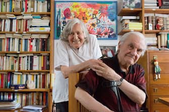 Italian astrophysicist Margherita Hack holding her husband Aldo De Rosa by the hand at home where they keep over twenty thousand books. Trieste, 21st June 2012. (Photo by Massimo Sestini/Mondadori via Getty Images)