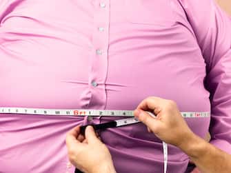 Misurazione pancia obesità
