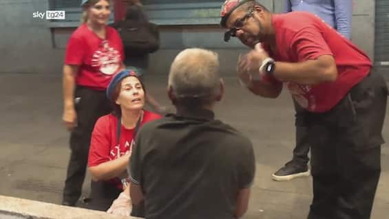 ferragosto a milano ai senzatetto pensano i city angels
