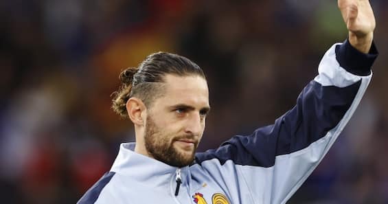 https://static.sky.it/editorialimages/2e76d03cb0eedad65e4326bcbda56fa83b5a6c97/skysport/it/calcio/calciomercato/video/2025/06/11/milan-rabiot-calciomercatonews/OG_IPA_rabiot.jpg?im=Resize,width=565