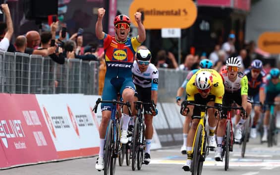 Show a Tirana: Pedersen vince davanti a van Aert