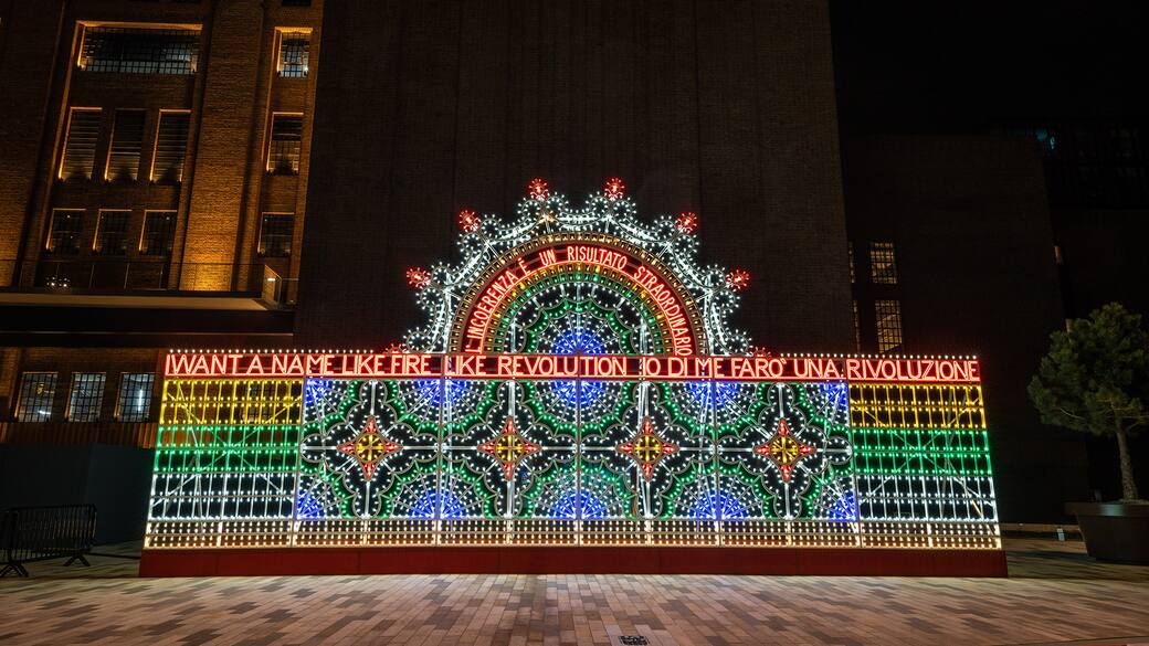 Marinella_Senatore_Assembly_2021_LED_bulbs_and_mixed_media_on_wooden_and_metal_structure_2_elements_Battersea_Power_Station_London_2022_Credits_Hektor_–_FOIfilms_2.jpg