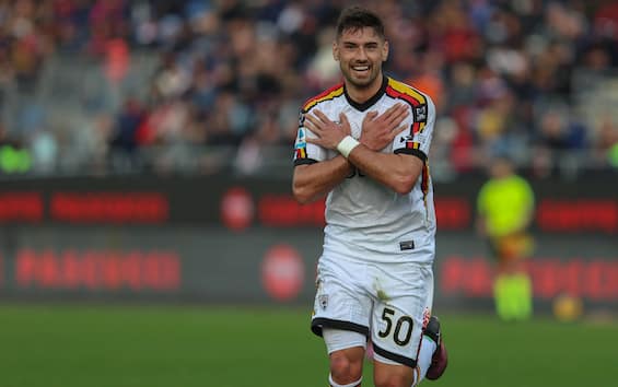 https://static.sky.it/editorialimages/2f3666009701b6f62d0bc44230d5a5f9c91b9578/skysport/it/calcio/serie-a/classifica-serie-a-2024-2025/ansa_pierotti_lecce.jpeg?im=Resize,width=565