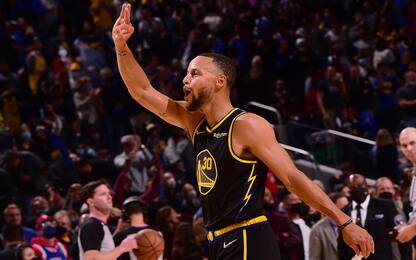 Steph Curry, balletto dopo la tripla contro Phila