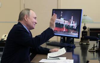 epa10363455 Russian President Vladimir Putin takes part in the opening ceremony of new and reconstructed transport infrastructure facilities via videoconference in Moscow, Russia, 13 December 2022.  EPA/MIKHAEL KLIMENTYEV / SPUTNIK / KREMLIN POOL / POOL