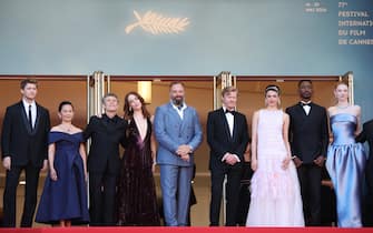 CANNES, FRANCE - MAY 17: (L-R) Joe Alwyn, Hong Chau, Willem Dafoe, Emma Stone, Yorgos Lanthimos, Jesse Plemons, Margaret Qualley, Mamoudou Athie and Hunter Schafer attend the "Kinds Of Kindness" Red Carpet at the 77th annual Cannes Film Festival at Palais des Festivals on May 17, 2024 in Cannes, France. (Photo by Daniele Venturelli/WireImage)
