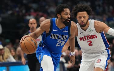 DINWIDDIE SI PRENDE I MAVS
