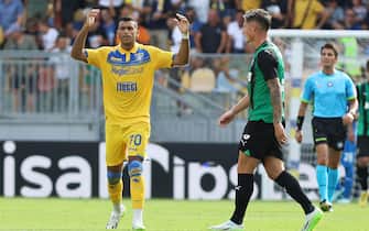 Walid Cheddira of Frosinone celebrates after scoring 1-2 goal by penalty during the Serie A soccer match between Frosinone Calcio and US Sassuolo Calcio at Benito Stirpe stadium in Frosinone, Italy, 17 September 2023. ANSA/FEDERICO PROIETTI