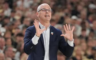 GLENDALE, ARIZONA - APRIL 08:  Head coach Dan Hurley of the Connecticut Huskies signals to his players during the National College Basketball Championship game against the Purdue Boilermakers at State Farm Stadium on April 08, 2024 in Glendale, Arizona.  (Photo by Mitchell Layton/Getty Images) *** Local Caption *** Dan Hurley