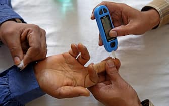 epa09581246 A man undergoes Gluco meter random blood sugar test during free diabetes awareness camp on the occasion of 'World Diabetes Day' in Bangalore, India, 14 November 2021. The walk was aimed to create awareness about diabetes and free access to diabetes care and prevention. 14 November is observed as World Diabetes Day.  EPA/JAGADEESH NV