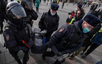 polizia arresta persona