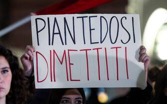 Manifestazione dalla Rete degli Studenti Medi 'Contro le manganellate e la gestione del ministro dell'Interno Matteo Piantedosi" in riferimento agli eventi accaduti a Pisa, Firenze e Catania, tra manifestanti e Forze dell'Ordine, Roma, 25 febbraio 2024. ANSA/ANGELO CARCONI