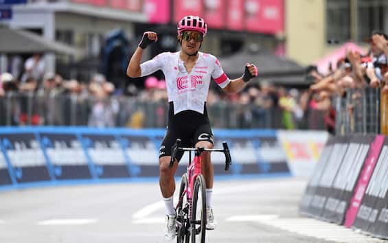 Giro, 11^ tappa: vince Carapaz! Del Toro in rosa