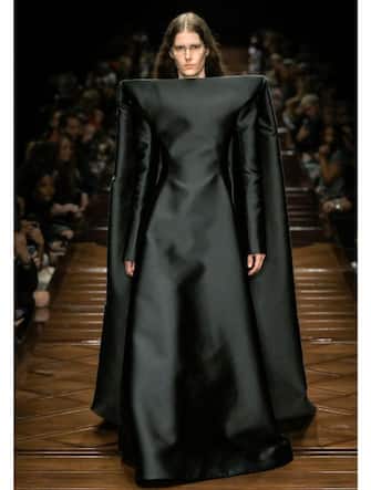 10_balenciaga-sfilata-paris-fashion-week-getty - 1