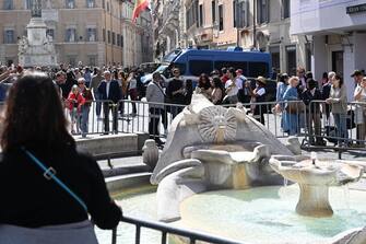 The Fontana della Barcaccia in Piazza di Spagna in Rome, blocked to prevent any problems of public order in view of the match of Europa League as Roma - Feyenoord Rotterdam scheduled tonight at the Stadio Olimpico in Rome, 20 April 2023. ANSA/CLAUDIO PERI