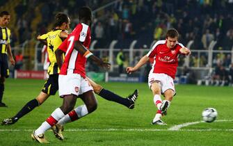 ISTANBUL, TURKEY - OCTOBER 21:  Aaron Ramsey scores for Arsenal during the UEFA Champions League, Group G match between Fenerbahce and Arsenal at the Sukru Saracoglu Stadium on October 21, 2008 in Istanbul, Turkey.  (Photo by Jamie McDonald/Getty Images)