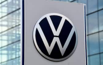 epa08574615 (FILE) - A Volkswagen (VW) logo in front of the Volkswagen Glaeserne Manufaktur (Transparent Factory) in Dresden, Germany, 19 November 2019 (reissued 30 July 2020). Volkswagen on 30 July 2020 released their  first half-year 2020 results, saying their operating result before special items dropped to  0.8 (10.0 in 2019) billion euro while the Group sales revenue decreased by 23.2 per cent to EUR 96.1 billion Euro in 2020. Volkswagen cited a sharp fall in customer demand as Covid-19 pandemic kept customers away.  EPA/FILIP SINGER *** Local Caption *** 55644609