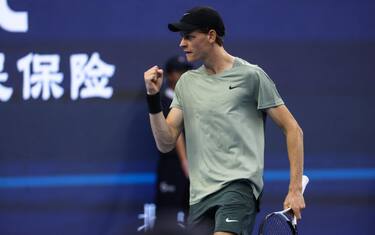 epa11625589 Jannik Sinner of Italy gestures during his Men's Singles first round match against Nicolas Jarry of Chile in the China Open tennis tournament in Beijing, China, 26 September 2024.  EPA/WU HAO