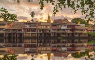 Chanthabru Riverside Community Old community by the Chanthaburi river, it used to be the center of commercial district in the past, is currently a tourist attraction. One of the important places of Chanthaburi province.