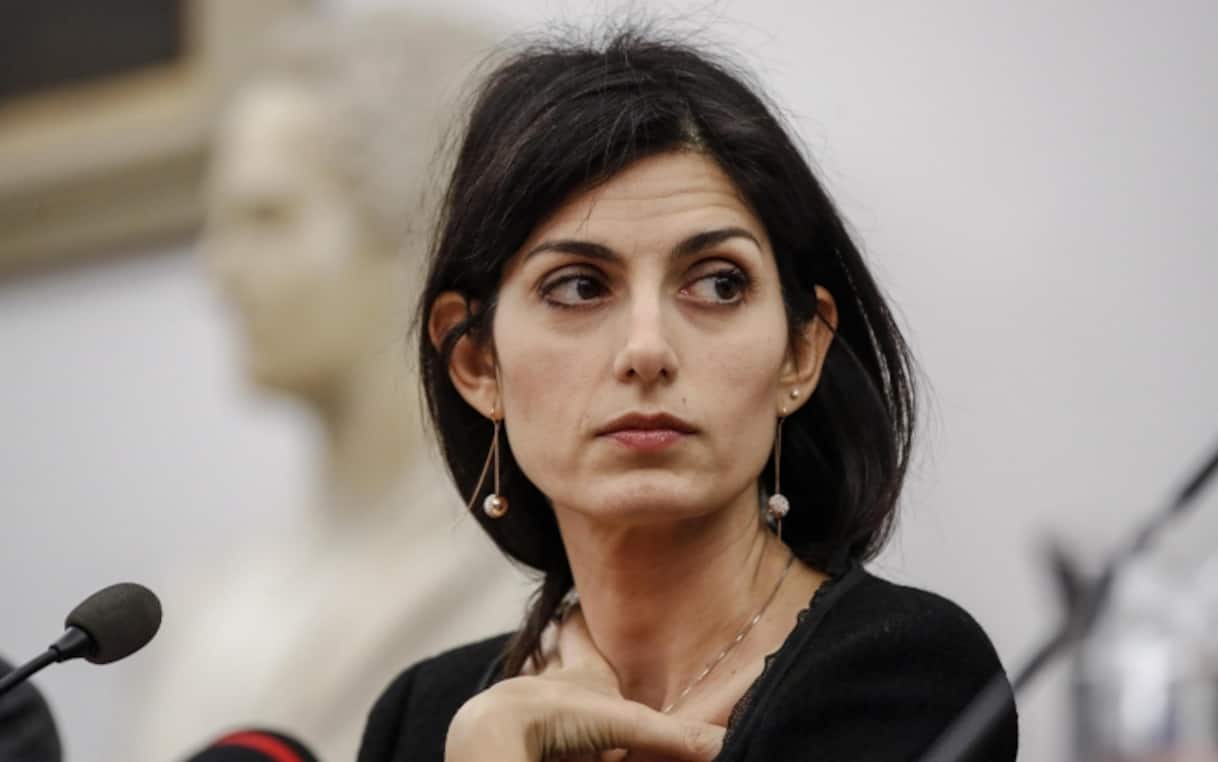 Rifiuti Roma, manager Ama accusa Raggi: pressioni su bilancio. Lei ...