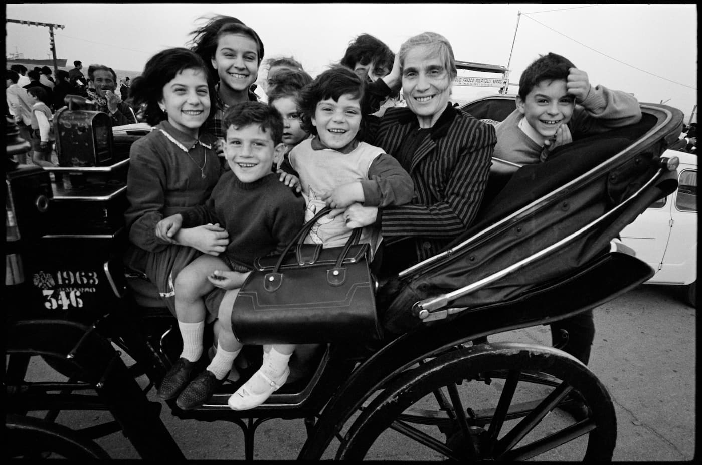 A Riccione in mostra gli Italiani ritratti da Bruno Barbey | Sky Arte
