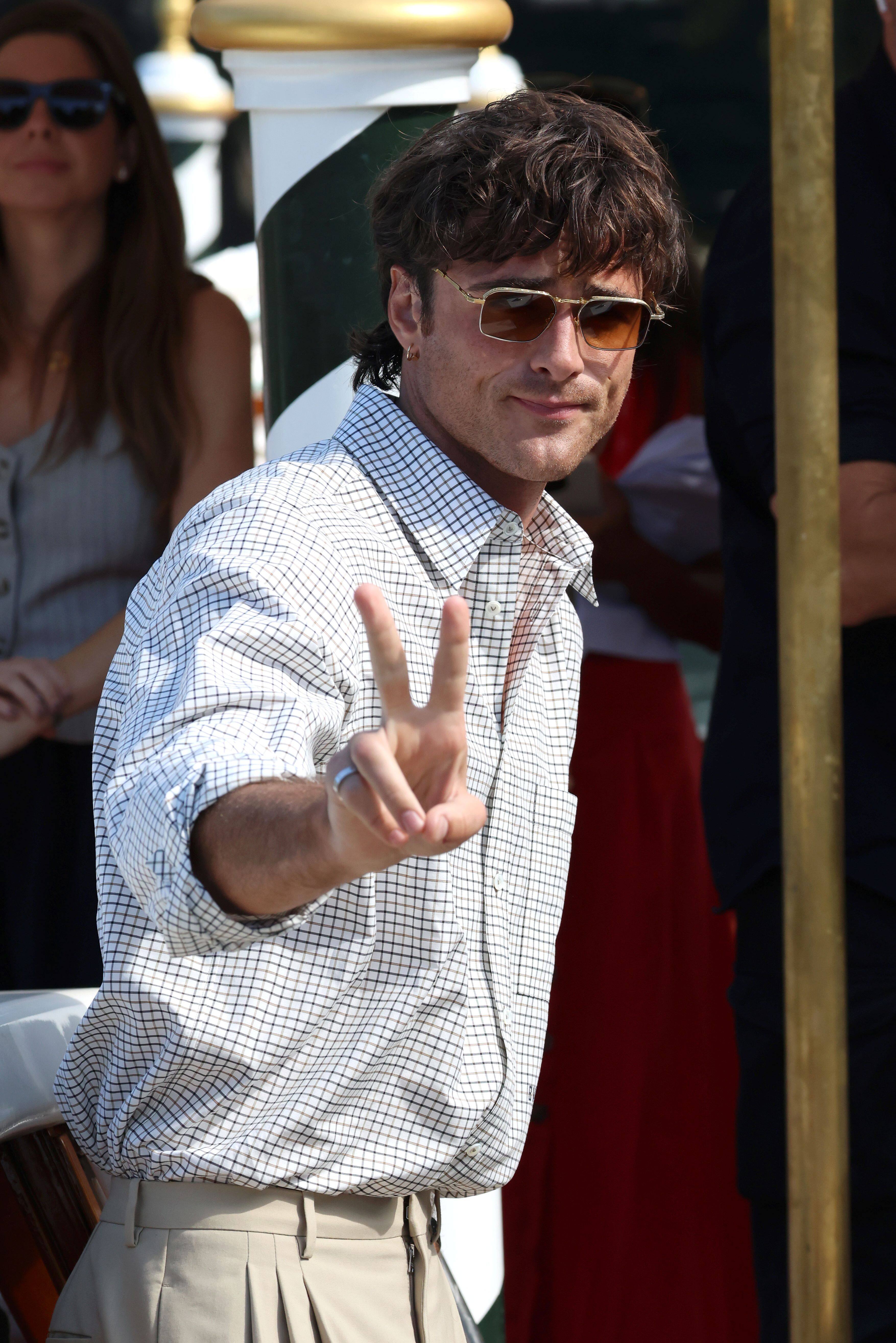 Jacob Elordi è arrivato al Lido di Venezia per l'82esima Mostra del Cinema