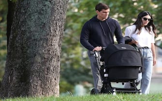 *NO WEB* Milano, Luigi Berlusconi a passeggio con la moglie Federica Fumagalli ed il figlio Emanuele Silvio