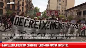 Barcellona, proteste per sovraffollamento turistico