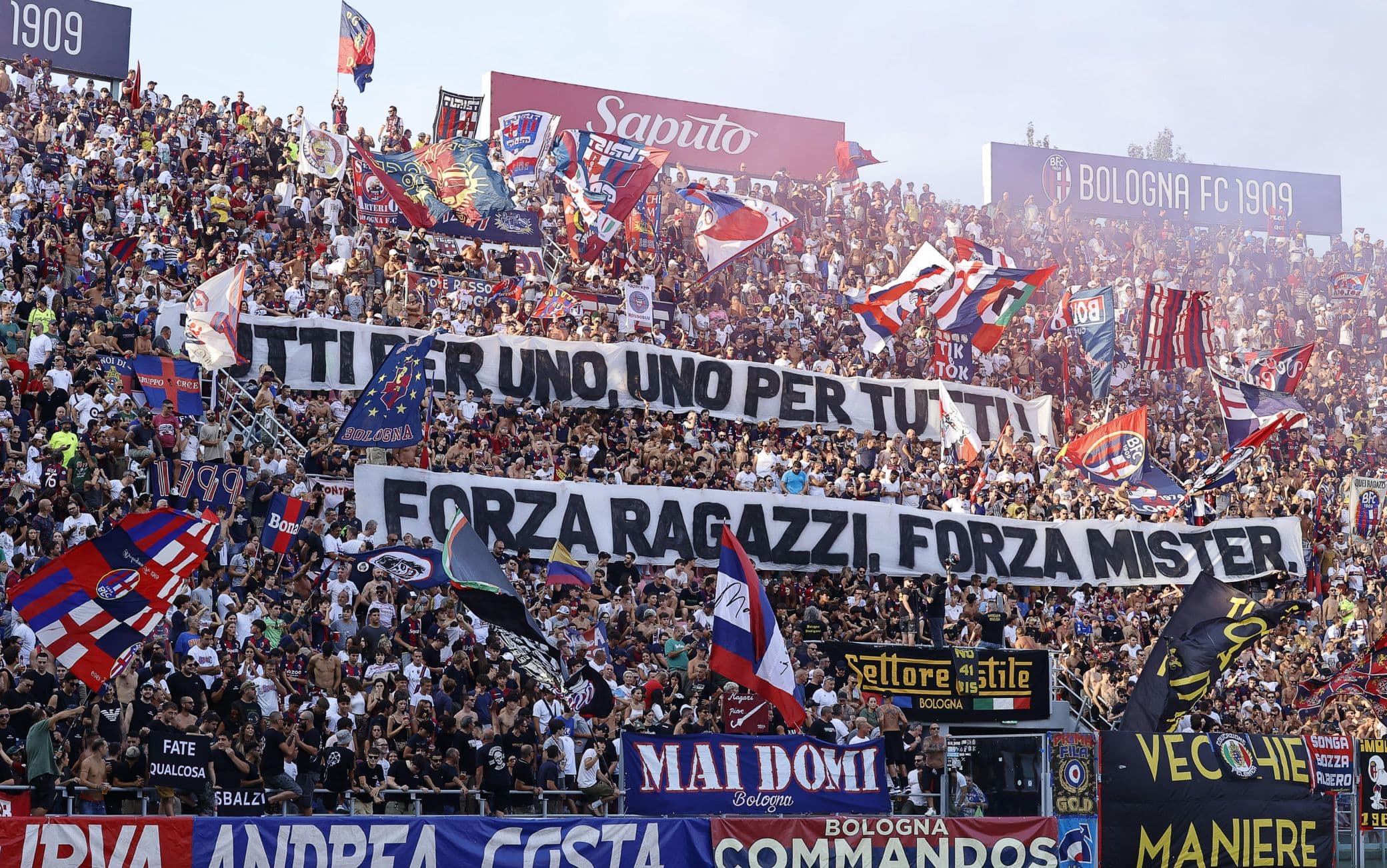 Il messaggio dei tifosi del Bologna per squadra e allenatore.