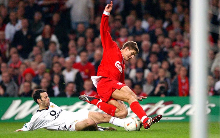 Un contrasto fra Giggs e Gerrard durante la finale della Worthington Cup nel 2003