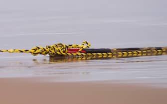 Operators talk as they lay an undersea fiber optic cable at Arrietara beach near the Spanish Basque village of Sopelana on June 13, 2017.  
Facebook and Microsoft have paired up to run a giant underwater cable dubbed Marea (tide) that will stretch from Virginia in the US to Bilbao, Spain, crossing some 6,600 kilometers of ocean. / AFP PHOTO / ANDER GILLENEA        (Photo credit should read ANDER GILLENEA/AFP via Getty Images)