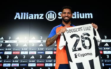 2) DOUGLAS LUIZ