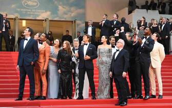 Tom Cruise sul red carpet a Cannes con il cast di Top Gun: Maverick