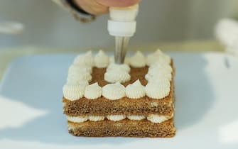 (171106) -- TREVISO, Nov. 6, 2017 (Xinhua) -- A competitor makes a tiramisu during the Tiramisu World Cup in Treviso, Italy, on Nov. 5, 2017. Tiramisu World Cup 2017 was held in and around Italian's northern city Treviso on Nov. 4 and Nov. 5, with 720 non-professional chefs competing for "world's best tiramisu". (Xinhua/Jin Yu)(zcc)