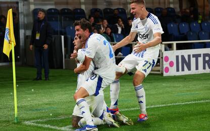 Como s Gabriel Strefezza celebrates with his team-mate after goal 1-1 during the Italian Serie A soccer match Atalanta BC vs Como at the Gewiss Stadium in Bergamo, Italy, 24 September 2024.
ANSA/MICHELE MARAVIGLIA