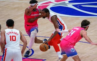 WASHINGTON, DC - DECEMBER 12: Brooklyn Nets forward Kevin Durant (7) breaks past Washington Wizards guard Jordan Goodwin (7) during a NBA game between the Washington Wizards and the Brooklyn Nets, on December 12 2022, at Capital One Arena, in Washington, DC.
 (Photo by Tony Quinn/SipaUSA)