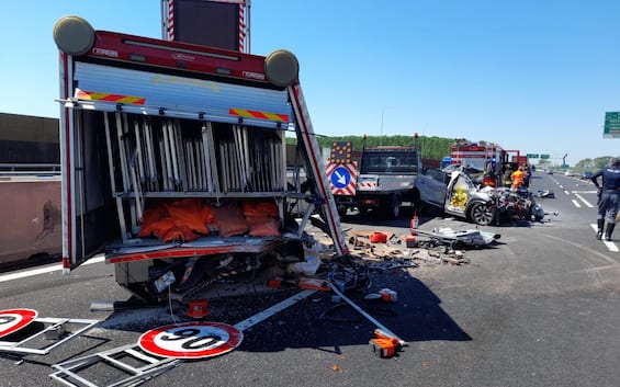 Autostrada A4, auto si schianta contro un cantiere tra Latisana e Portogruaro: due morti