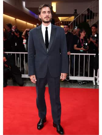 luca-marinelli-venezia-red-carpet-getty - 1