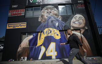 LOS ANGELES, CALIFORNIA - FEBRUARY 13: A mural depicting deceased NBA star Kobe Bryant and his daughter Gianna, painted by Artoon, is displayed on a building on February 13, 2020 in Los Angeles, California. Numerous murals depicting Bryant and Gianna have been created around greater Los Angeles following their tragic deaths in a helicopter crash which left a total of nine dead. A public memorial service honoring Bryant will be held February 24 at the Staples Center in Los Angeles, where Bryant played most of his career with the Los Angeles Lakers.  (Photo by Mario Tama/Getty Images)