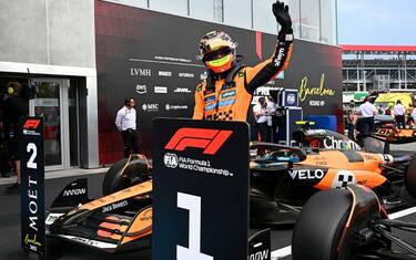 PRIMA FILA - 1) OSCAR PIASTRI (McLaren) pole position in 1'11.546