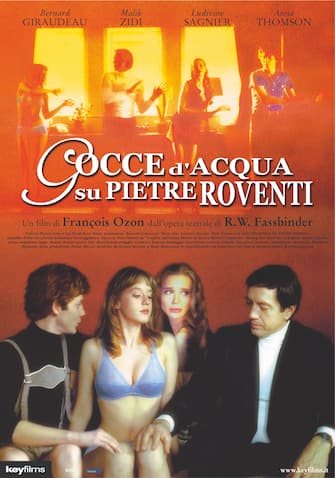 Gocce d'acqua su pietre roventi