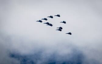 Russian Sukhoi Su-30SM fighter jets of the Russian Knights aerobatic team fly over the Moscow region after taking part in a WWII military parade rehearsal in Alabino military training ground outside Moscow on June 15, 2020. (Photo by Yuri KADOBNOV / AFP) (Photo by YURI KADOBNOV/AFP via Getty Images)