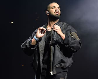 ATLANTA, GA - AUGUST 25:  Drake performs at Philips Arena on August 25, 2016 in Atlanta, Georgia.  (Photo by Chris McKay/Getty Images)