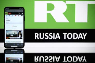 Meta vieta a RT e altri media russi l'accesso alle sue piattaforme