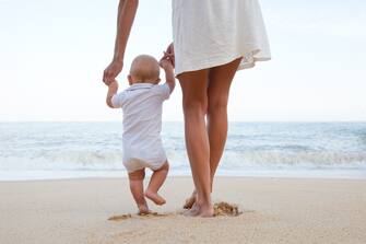 Neonato in spiaggia
